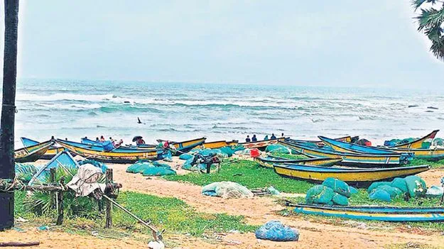 హడలెత్తిస్తున్న తుఫాన్‌