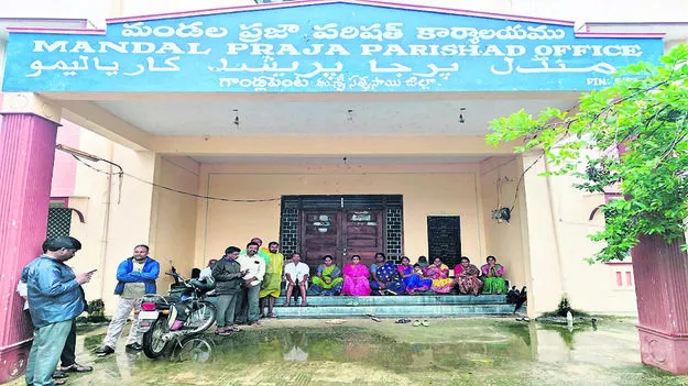 WATER: తాగునీటి సౌకర్యం కల్పించాలి