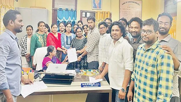 నేటి నుంచి పీహెచ్‌సీల్లో ఓపీ సర్వీసులు బహిష్కరణ