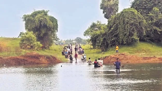 తగ్గని గెడ్డల ఉధృతి 