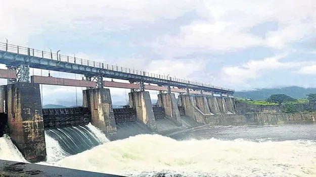 రిజర్వాయర్లకు పోటెత్తిన వరద