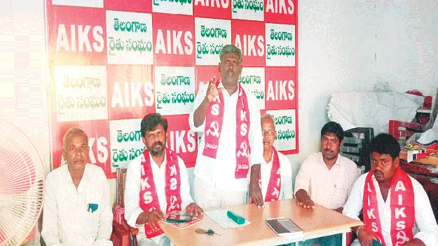 మొక్కజొన్న కొనుగోలు కేంద్రాలను ప్రారంభించాలి