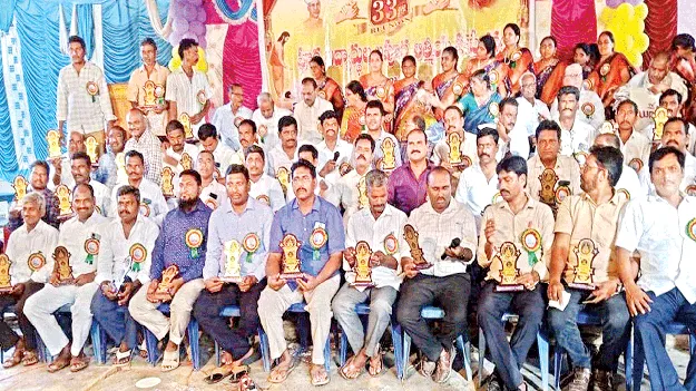 గత జ్ఞాపకాలు మెరిసె.. మనసు విరిసె