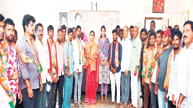 గద్వాలలో కాషాయ జెండా ఎగరాలి