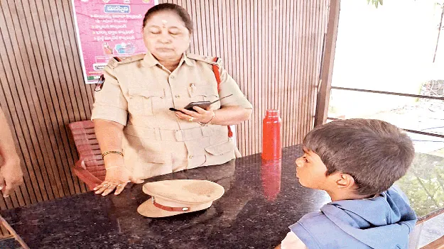 మా అమ్మను కాపాడండి