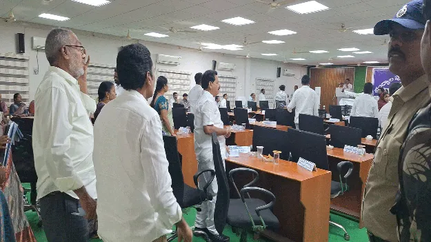 రసాభాసగా కౌన్సిల్‌ సమావేశం