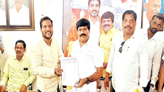 భక్తులకు సౌకర్యాలు మెరుగుపరచాలి