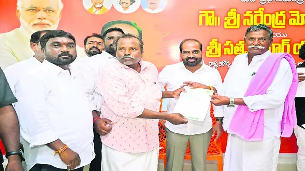 MINISTER: ప్రజా సమస్యలపై దృష్టి పెట్టండి