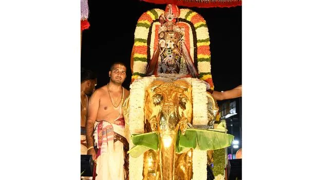 ముచ్చటగా మూడు వాహనాలు 