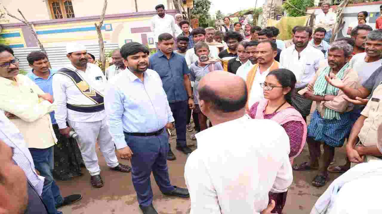 సాగుకు అవసరమైన యూరియా ఉంది