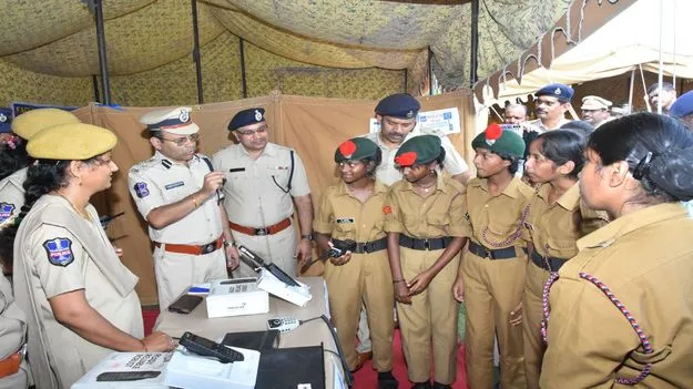 సైబర్‌  నేరాలభారిన పడకుండా జాగ్రత్త పడాలి 