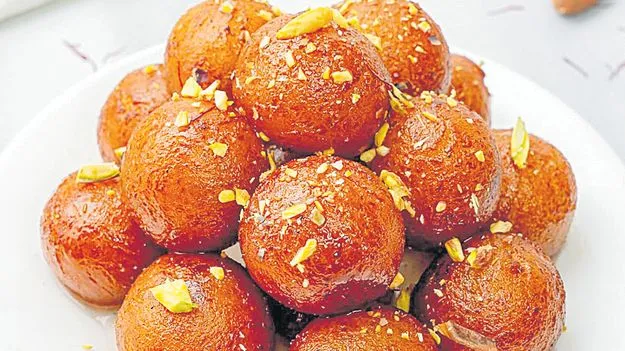 Sweet Consumption: ఐటీ సిటీ.. స్వీట్‌కు దాసోహం!