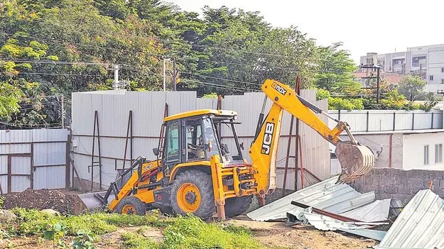 HYDRA Action: 750 కోట్ల స్థలం కబ్జా