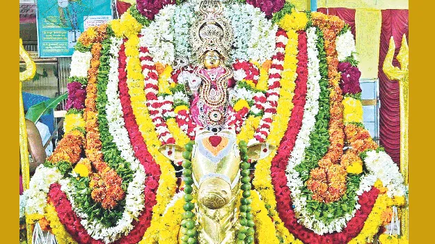 కనకదుర్గా కరుణించమ్మా 