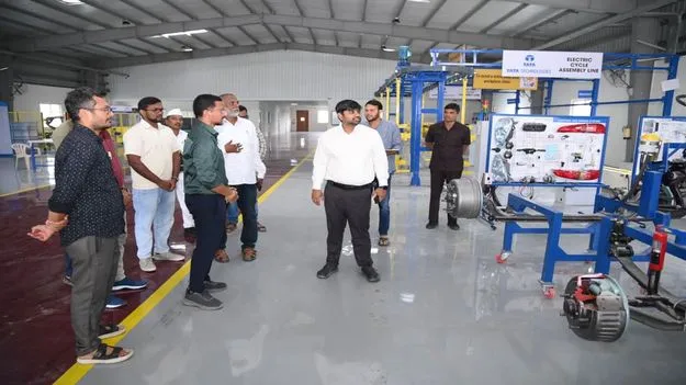 అడ్వాన్స్‌ టెక్నాలజీ సెంటర్లతో ఉజ్వల భవిష్యత్తు 