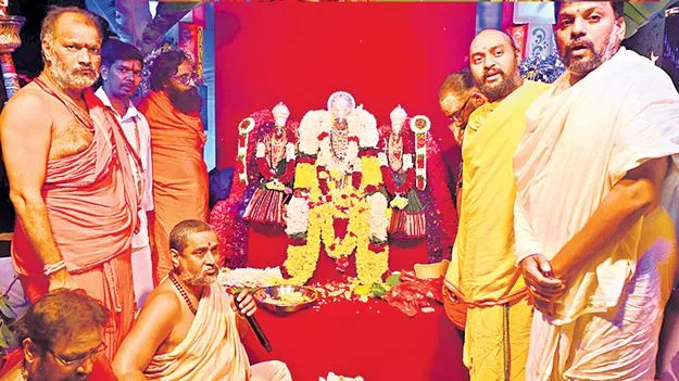 Durga Temple During Dasara Festivities: దుర్గమ్మ @ 15 లక్షల మంది