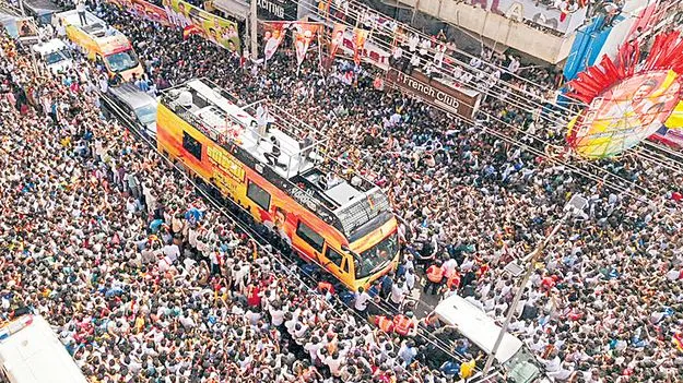 Stampede at Tamil Nadu Vijays Rally: కన్నీటి కరూర్‌