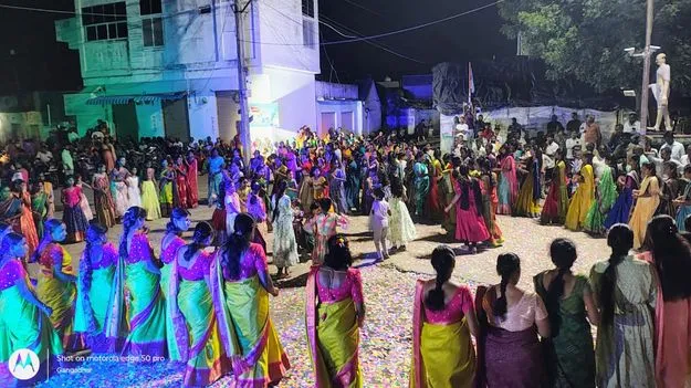 బతుకమ్మ.. బతుకమ్మ.. ఉయ్యాలో..