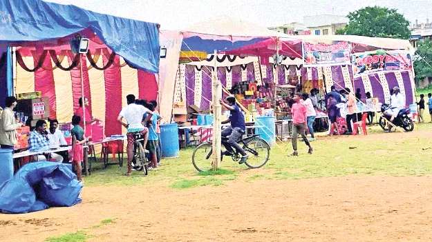 బాణసంచా అమ్మకాలకు వాన దెబ్బ