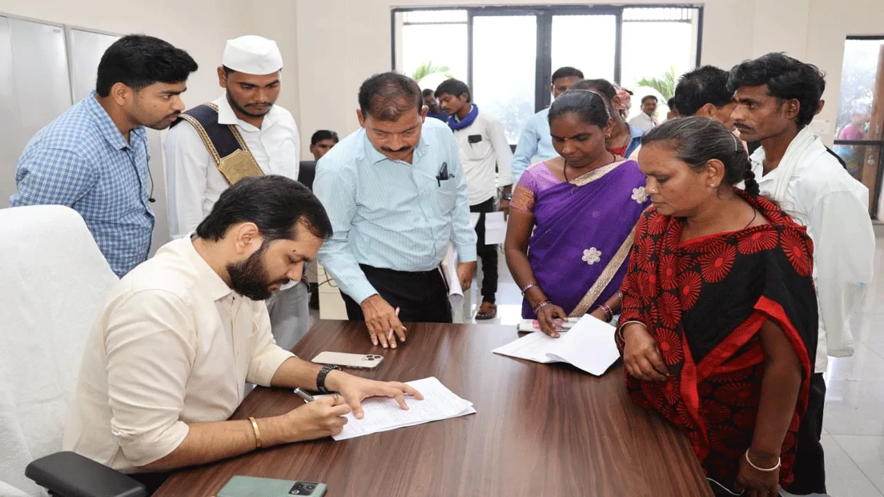 ప్రజావాణి దరఖాస్తులను త్వరగా పరిష్కరించాలి