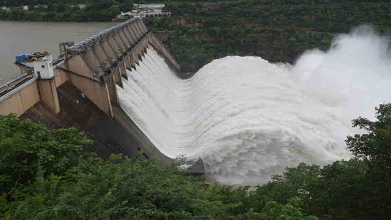 Srisailam Flood Water: శ్రీశైలం జలాశయానికి పోటెత్తిన వరద..