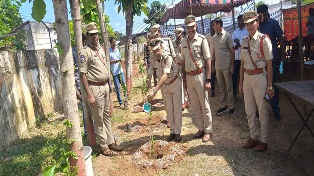 విధి నిర్వహణలో పోలీసులు అప్రమత్తంగా ఉండాలి 