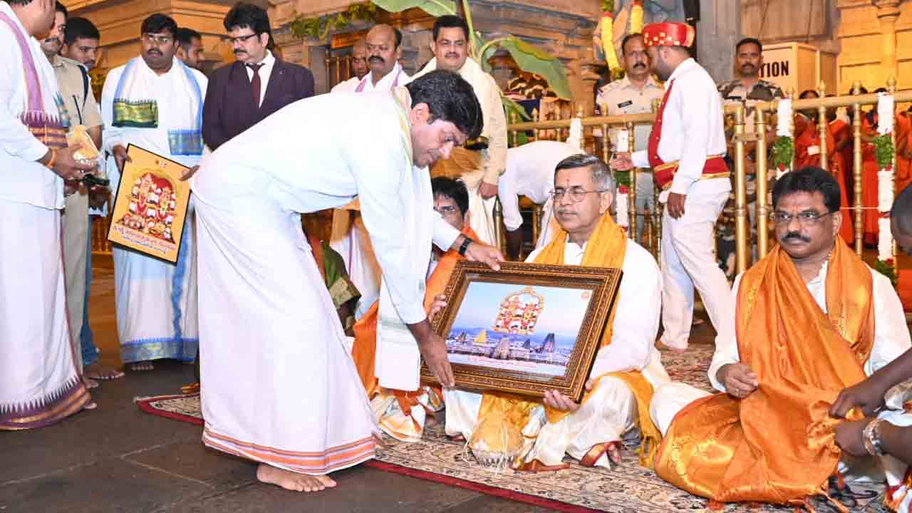 Chief Justice Aparesha Kumar Singh: యాదాద్రి లక్ష్మీ నరసింహ స్వామి వారిని దర్శించుకున్న చీఫ్ జస్టిస్