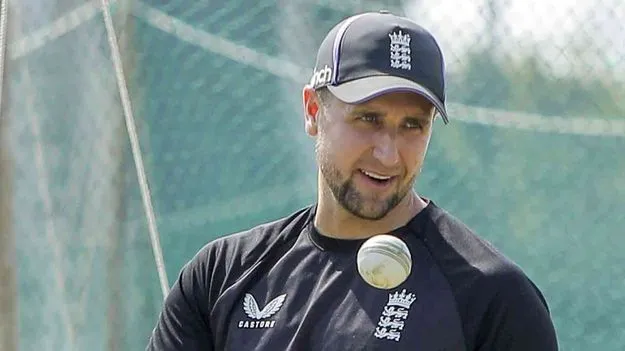 England Pacer: క్రిస్‌ వోక్స్‌ రిటైర్మెంట్‌