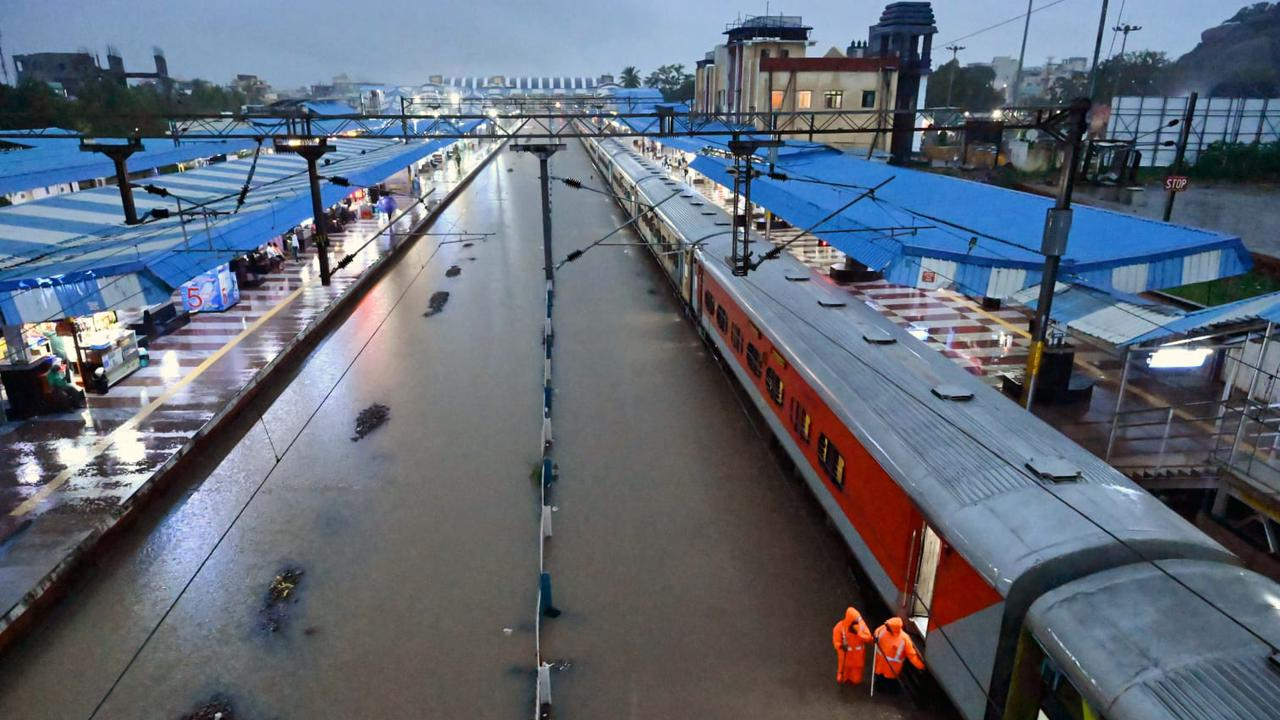 Cyclone Montha: కుండపోత వర్షాలు.. అతలాకుతలమైన ఉమ్మడి వరంగల్