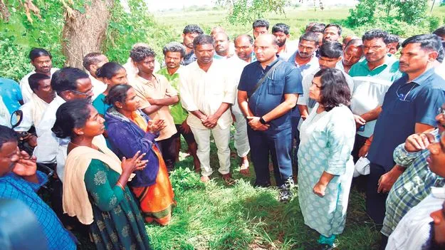 నీటి ప్రవాహాల వద్దకు వెళ్లొద్దు