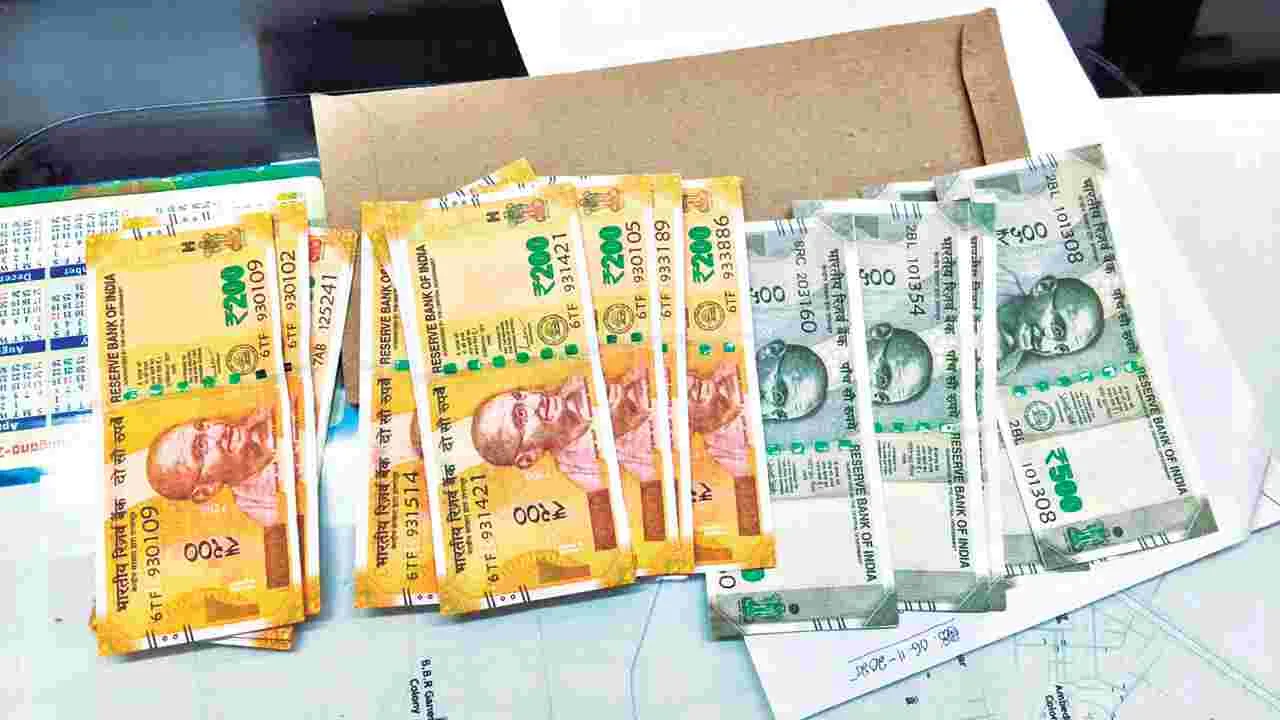 నకిలీ నోట్లు స్వాధీనం