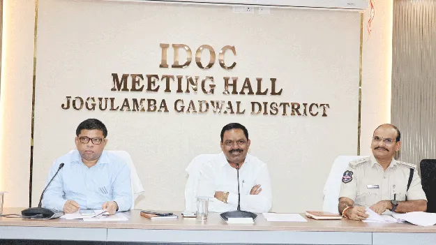 పారదర్శకంగా స్థానిక సంస్థల ఎన్నికలు 