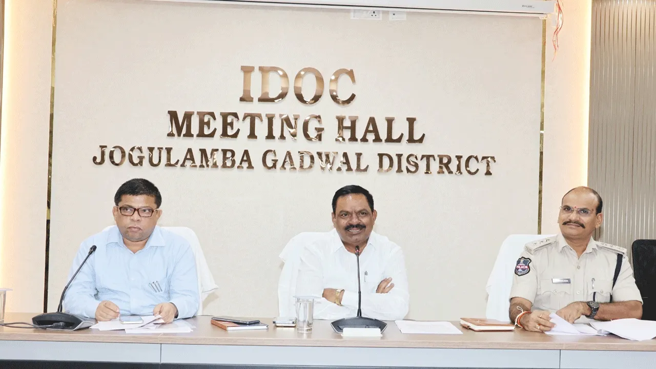 పారదర్శకంగా స్థానిక సంస్థల ఎన్నికలు