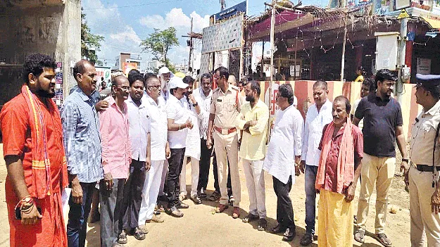  భక్తులకోసం పక్కా ఏర్పాట్లు చేయండి 