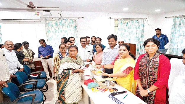 తుఫాన్‌ బాధితులకు అండగా ఉంటాం