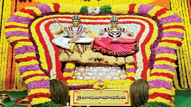 సిద్ధిదాయినీగా భ్రమరాంబికాదేవి