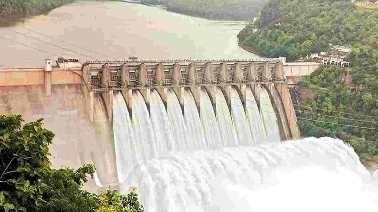 శ్రీశైలం నుంచి సాగర్‌కు నీరు