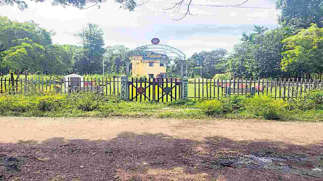 మూతప‘డెన్‌’!