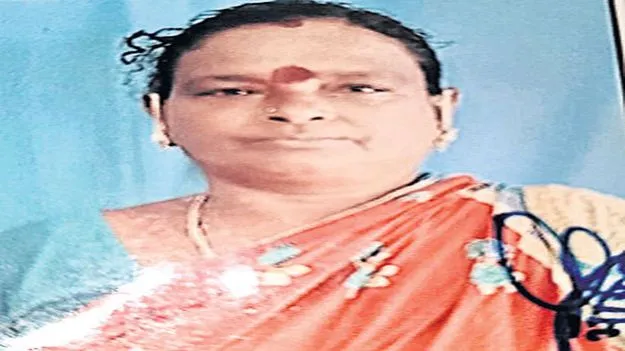 పాముకాటుతో మహిళ మృతి