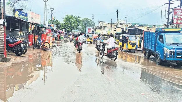 చెరువులా ‘పేట మెయిన్‌ రోడ్డు