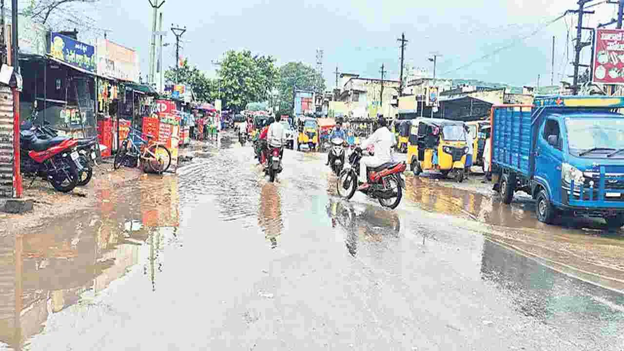 చెరువులా ‘పేట మెయిన్‌ రోడ్డు