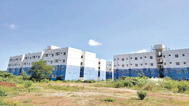 రుణాలు చెల్లిస్తున్నా గృహాలు ఇవ్వట్లే!