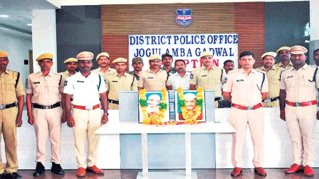 మహాత్ముడి ఆశయాలు కొనసాగిద్దాం