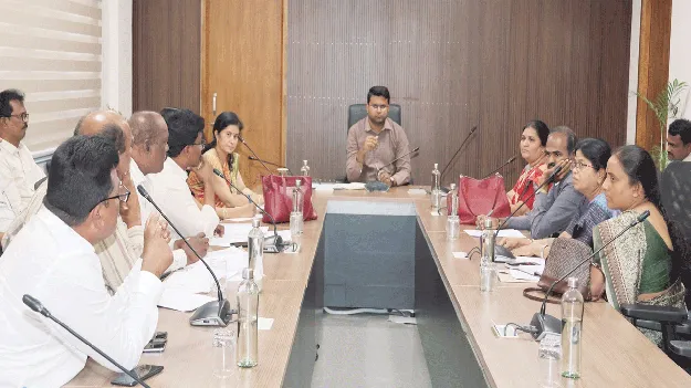 కళాశాల ప్రారంభోత్సవానికి ఏర్పాట్లు చేయాలి