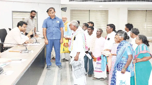 ఫిర్యాదుల పరిష్కారంలో నిర్లక్ష్యం వద్దు