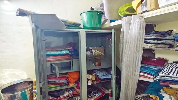  బంగారు, వెండి ఆభరణాల చోరీ