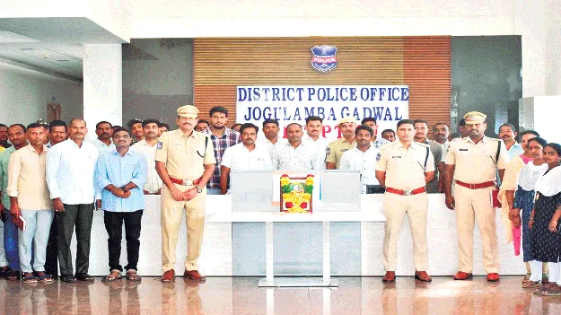 ప్రతీ ఒక్కరికి ఆదర్శనీయుడు వాల్మీకి