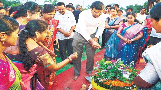 సంప్రదాయాన్ని ప్రతిబింబించే సంబురం