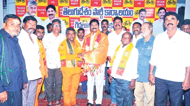 వైసీపీని వీడి టీడీపీలో చేరిన బాలచెన్నయ్య