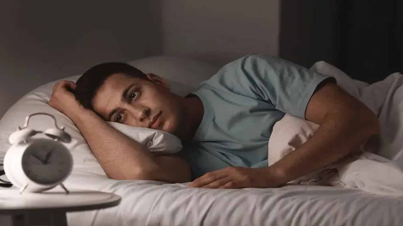 Night Light: నైట్ లైట్ ఆన్ చేసి నిద్రపోతున్నారా..? జాగ్రత్త...